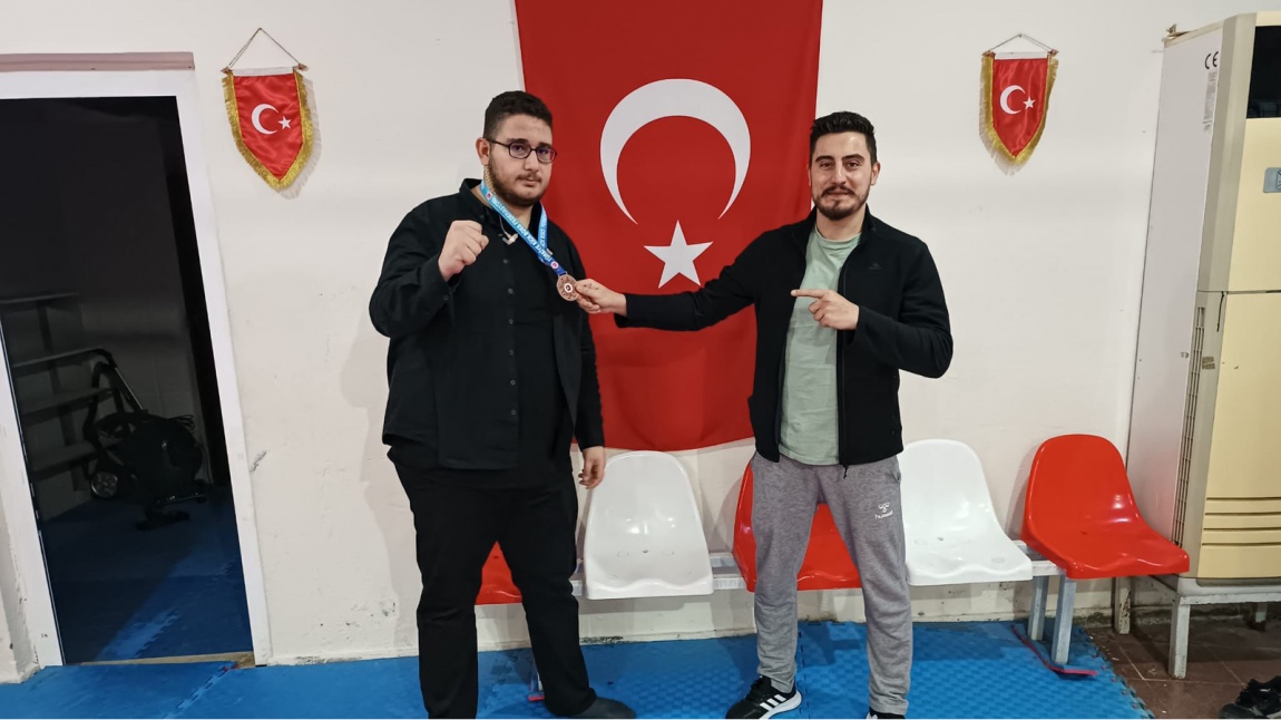 Öğrencimizden Türkiye Kickboks Turnuvasında Türkiye Üçüncülüğü Derecesi